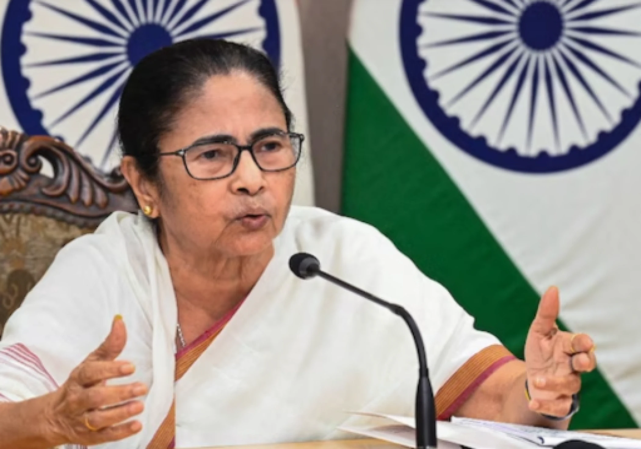 Heathrow Fire Halts Flights, Delays Bengal CM Mamata Banerjee's UK Trip by a Day Heathrow Fire Halts Flights, Delays Bengal CM Mamata Banerjee's UK Trip by a Day